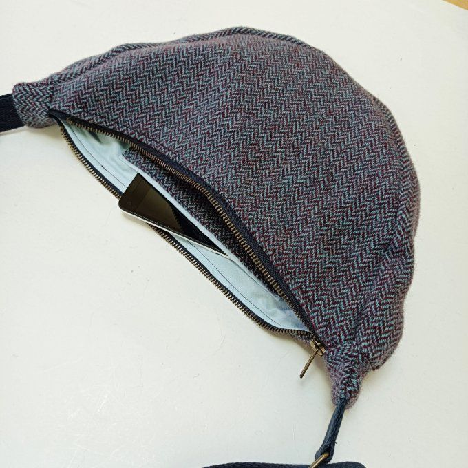 Sac demi-lune - Lainage bleu chevrons 