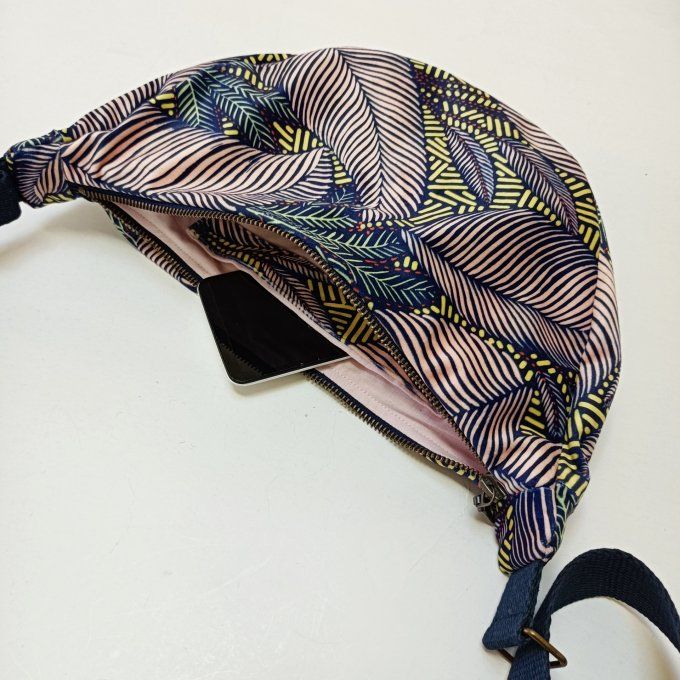 Sac demi-lune - velours Sintra bleu/rose