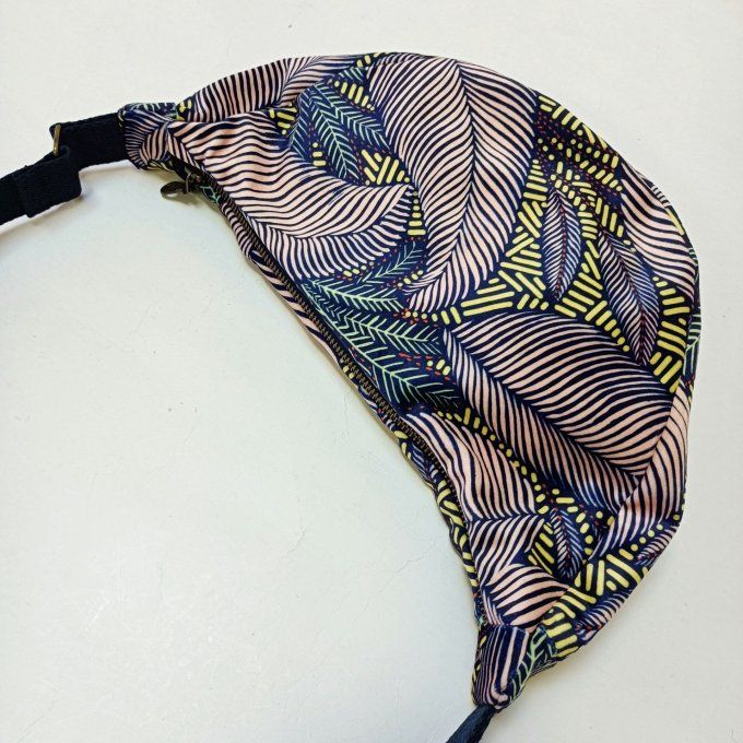 Sac demi-lune - velours Sintra bleu/rose